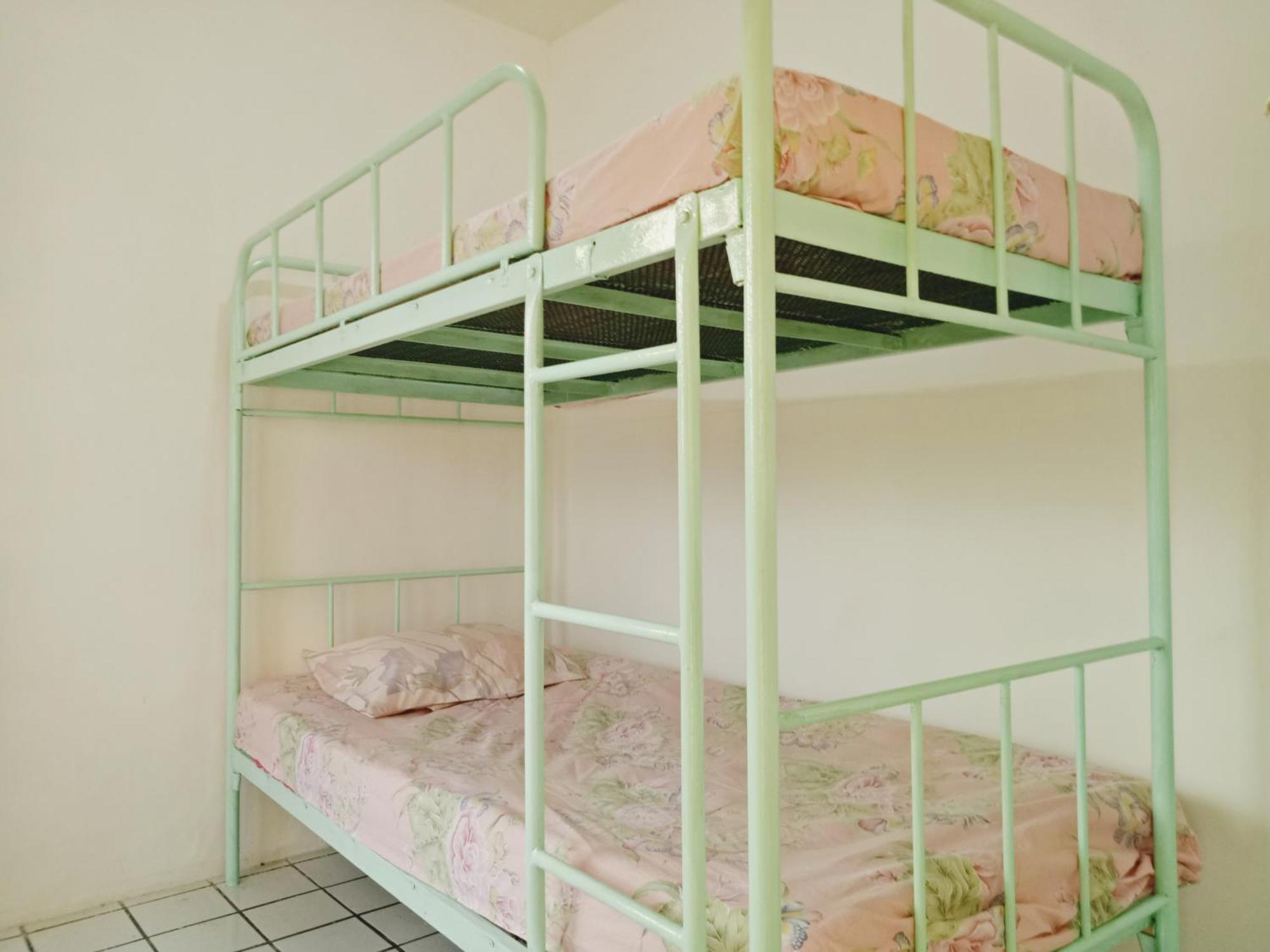 Griya Backpacker Pak Yon Bed and Breakfast Malang Eksteriør billede