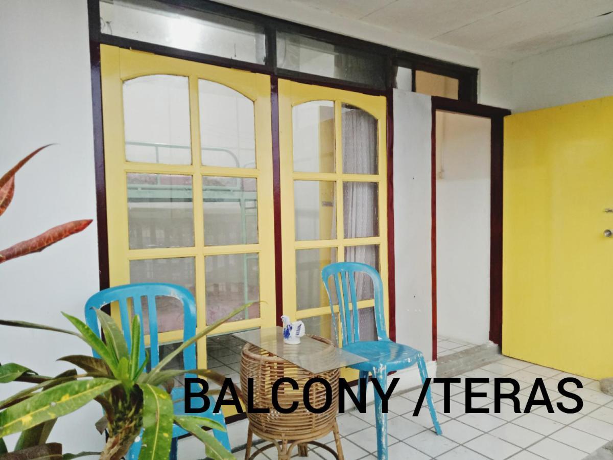 Griya Backpacker Pak Yon Bed and Breakfast Malang Eksteriør billede
