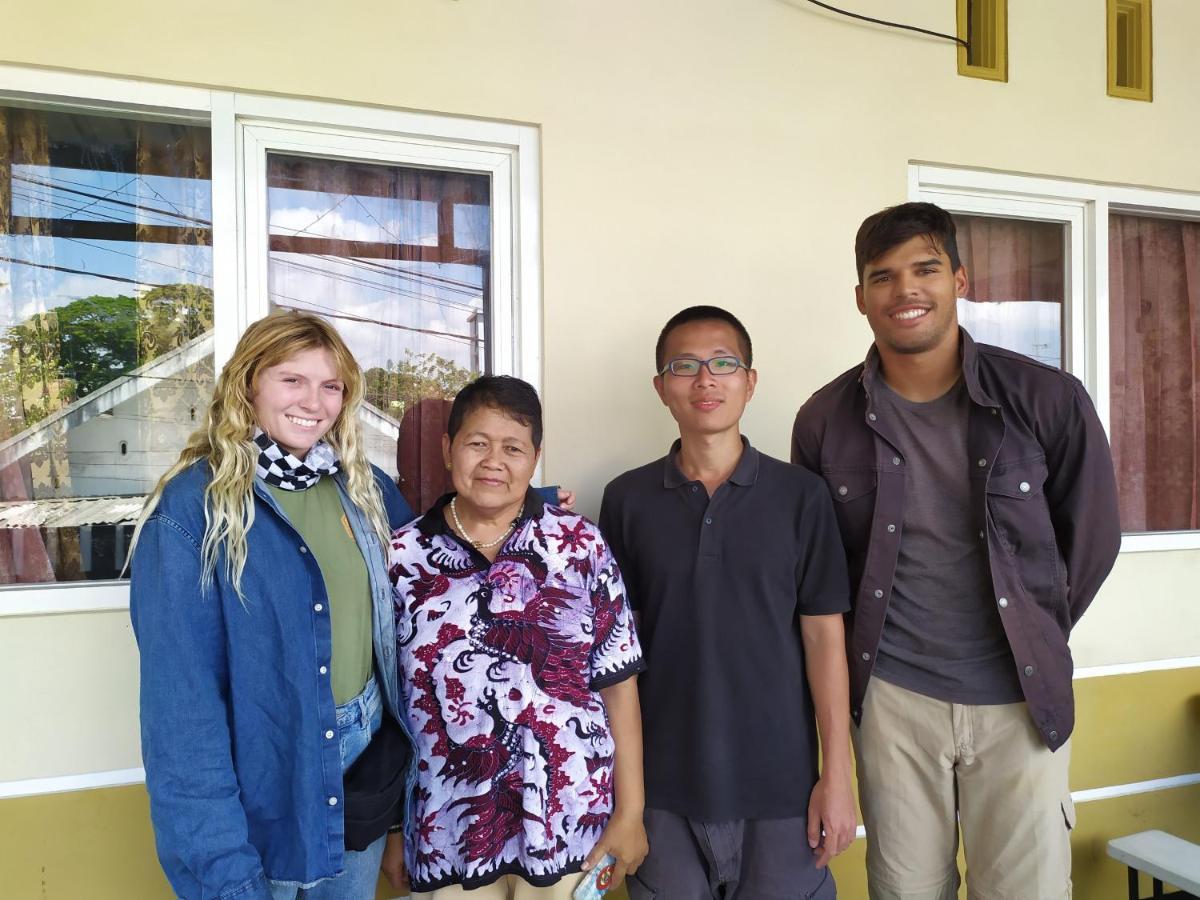 Griya Backpacker Pak Yon Bed and Breakfast Malang Eksteriør billede