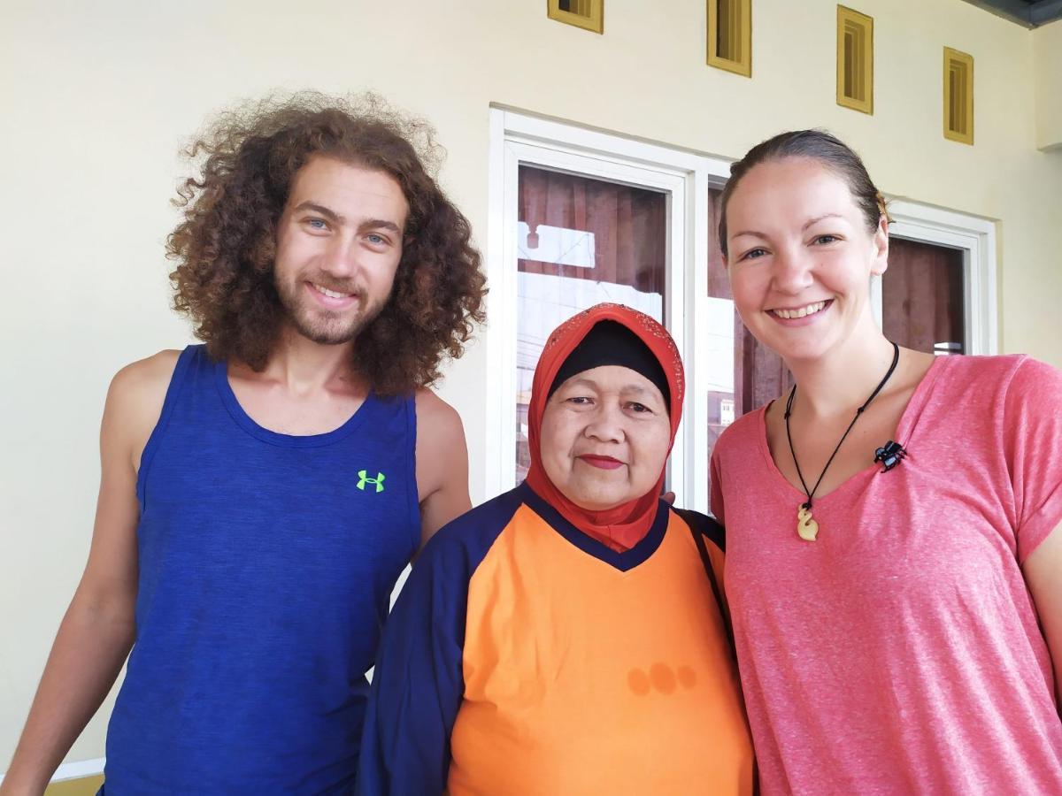 Griya Backpacker Pak Yon Bed and Breakfast Malang Eksteriør billede