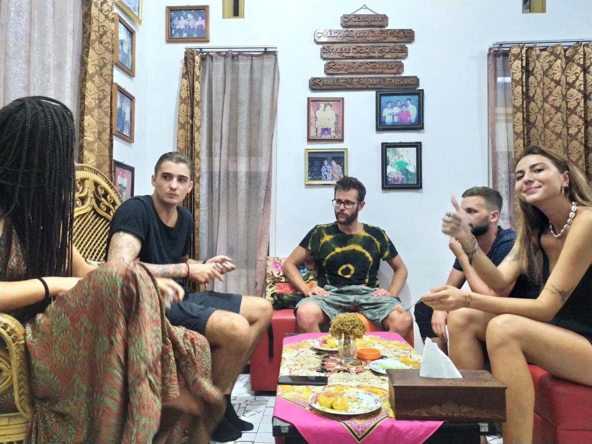 Griya Backpacker Pak Yon Bed and Breakfast Malang Eksteriør billede