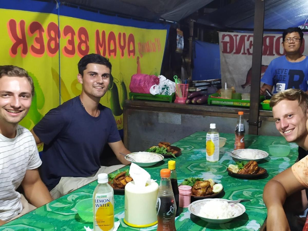Griya Backpacker Pak Yon Bed and Breakfast Malang Eksteriør billede