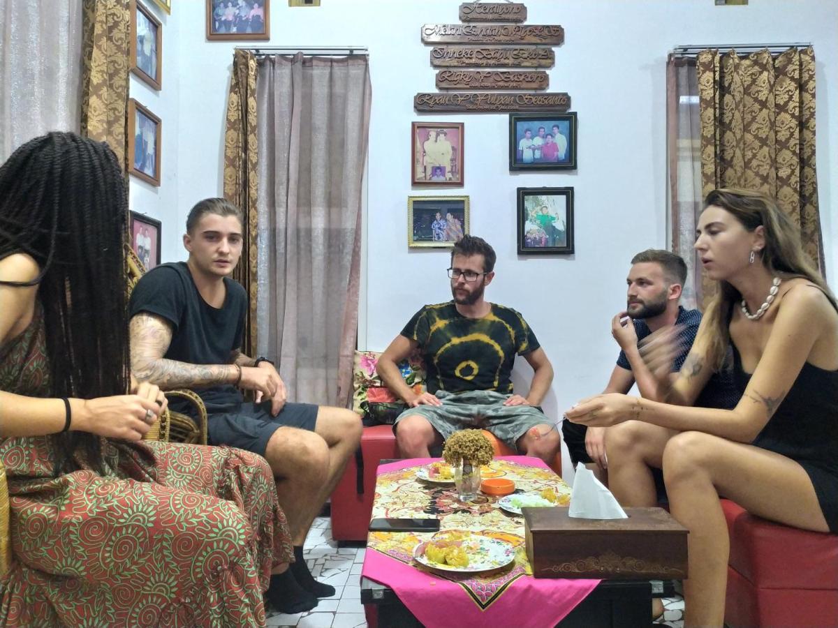 Griya Backpacker Pak Yon Bed and Breakfast Malang Eksteriør billede