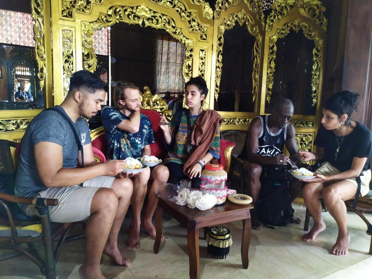 Griya Backpacker Pak Yon Bed and Breakfast Malang Eksteriør billede