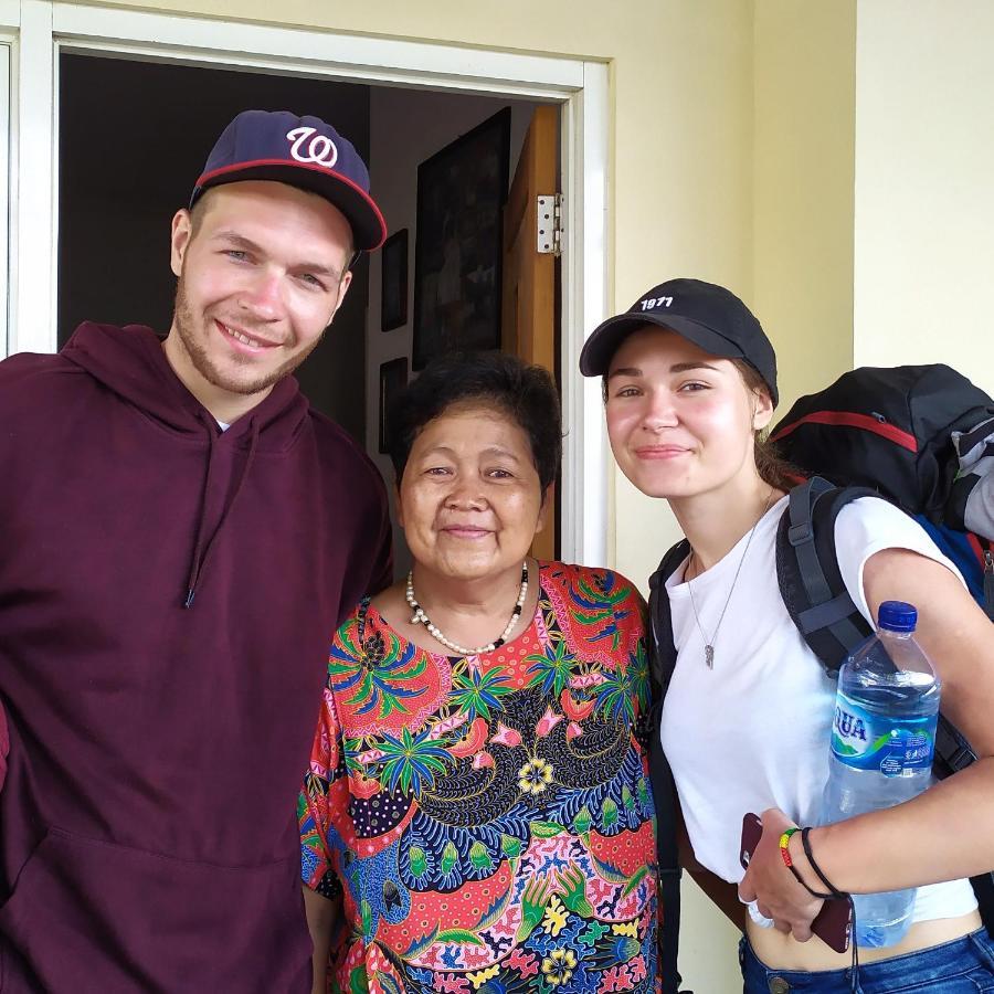 Griya Backpacker Pak Yon Bed and Breakfast Malang Eksteriør billede