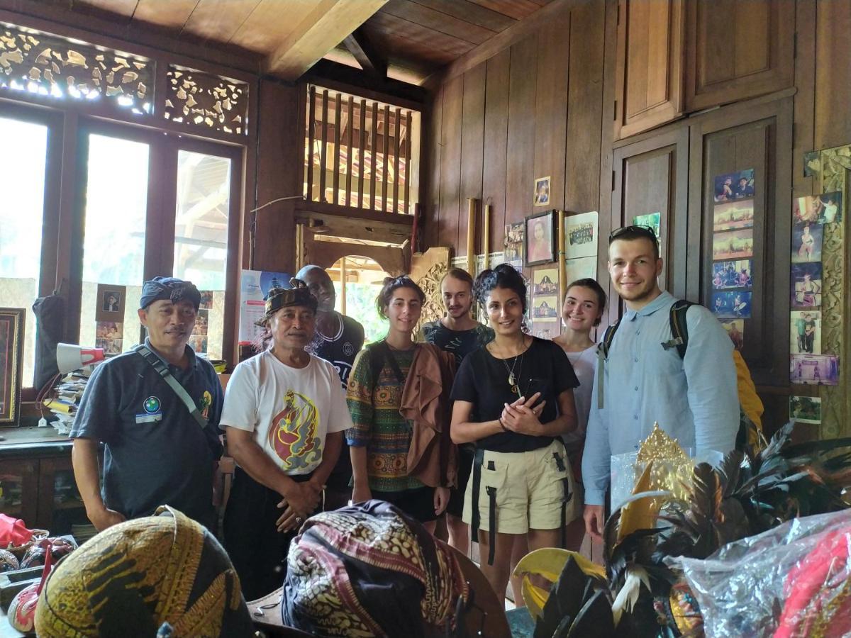 Griya Backpacker Pak Yon Bed and Breakfast Malang Eksteriør billede