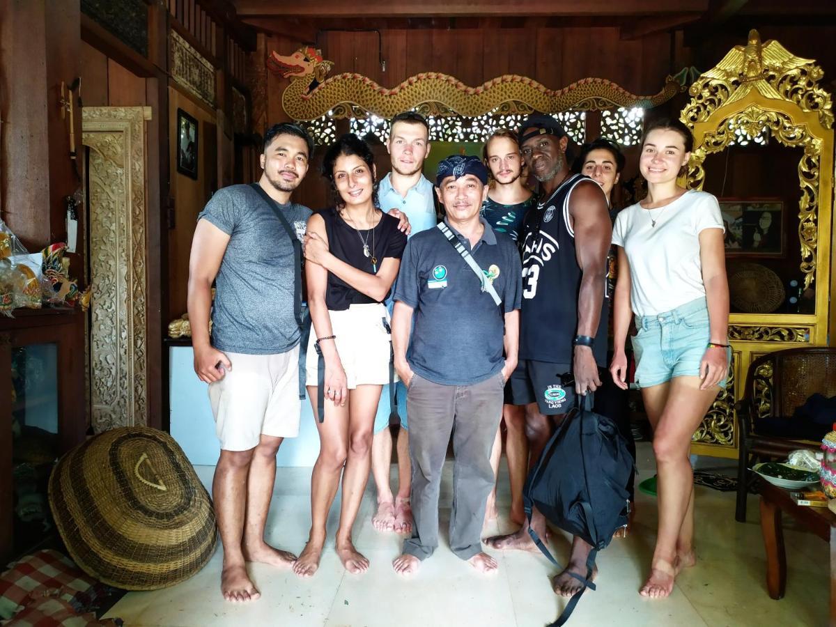 Griya Backpacker Pak Yon Bed and Breakfast Malang Eksteriør billede