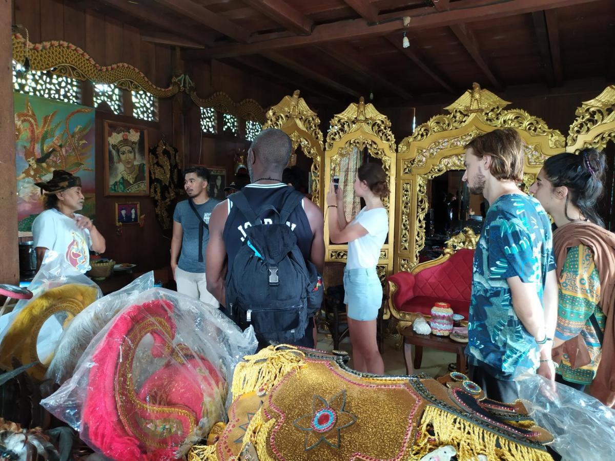 Griya Backpacker Pak Yon Bed and Breakfast Malang Eksteriør billede