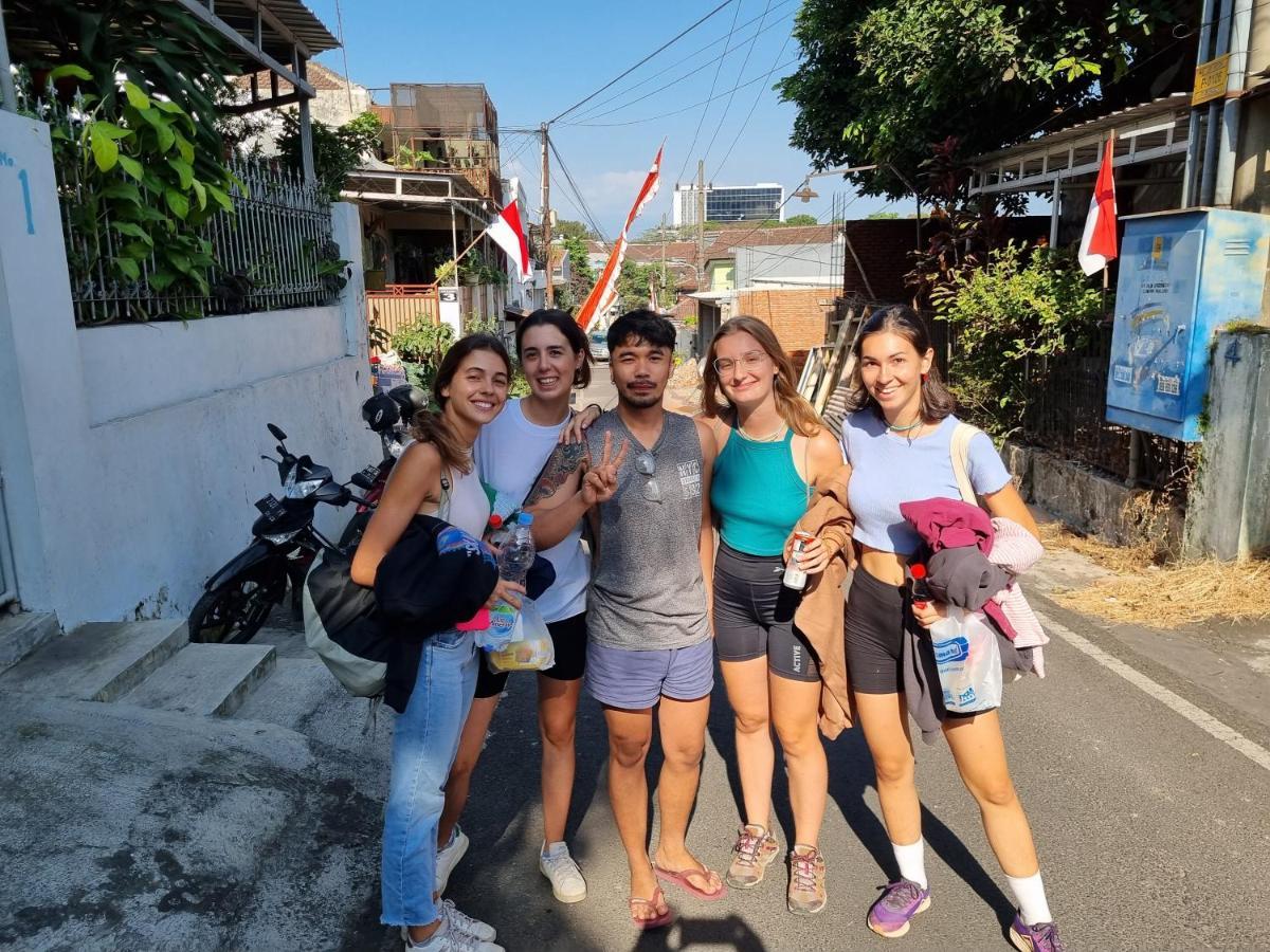 Griya Backpacker Pak Yon Bed and Breakfast Malang Eksteriør billede